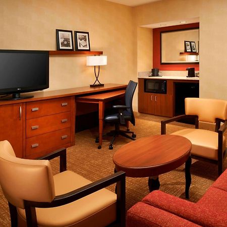 Courtyard Columbus Worthington Hotel Екстериор снимка