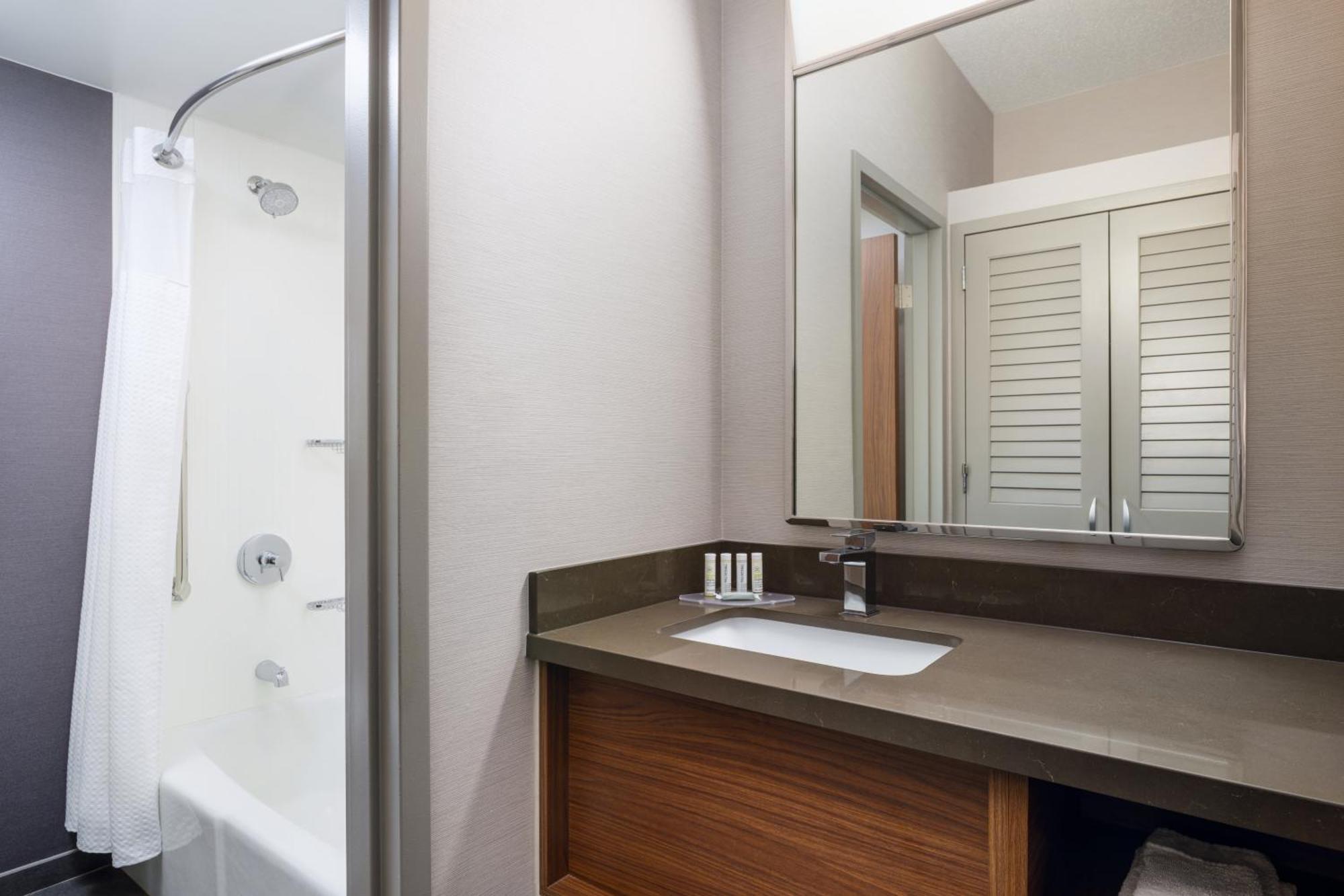 Courtyard Columbus Worthington Hotel Екстериор снимка