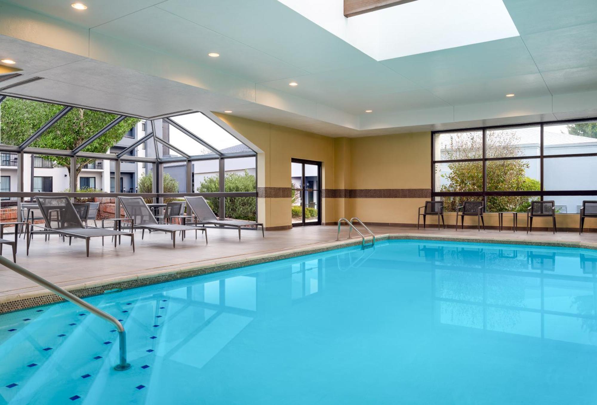 Courtyard Columbus Worthington Hotel Екстериор снимка