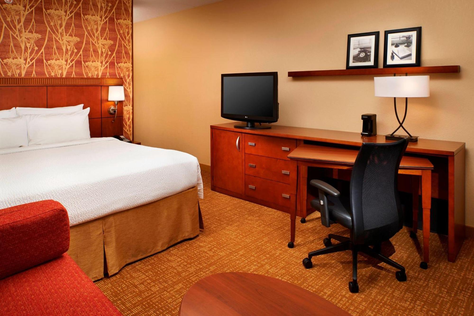 Courtyard Columbus Worthington Hotel Екстериор снимка