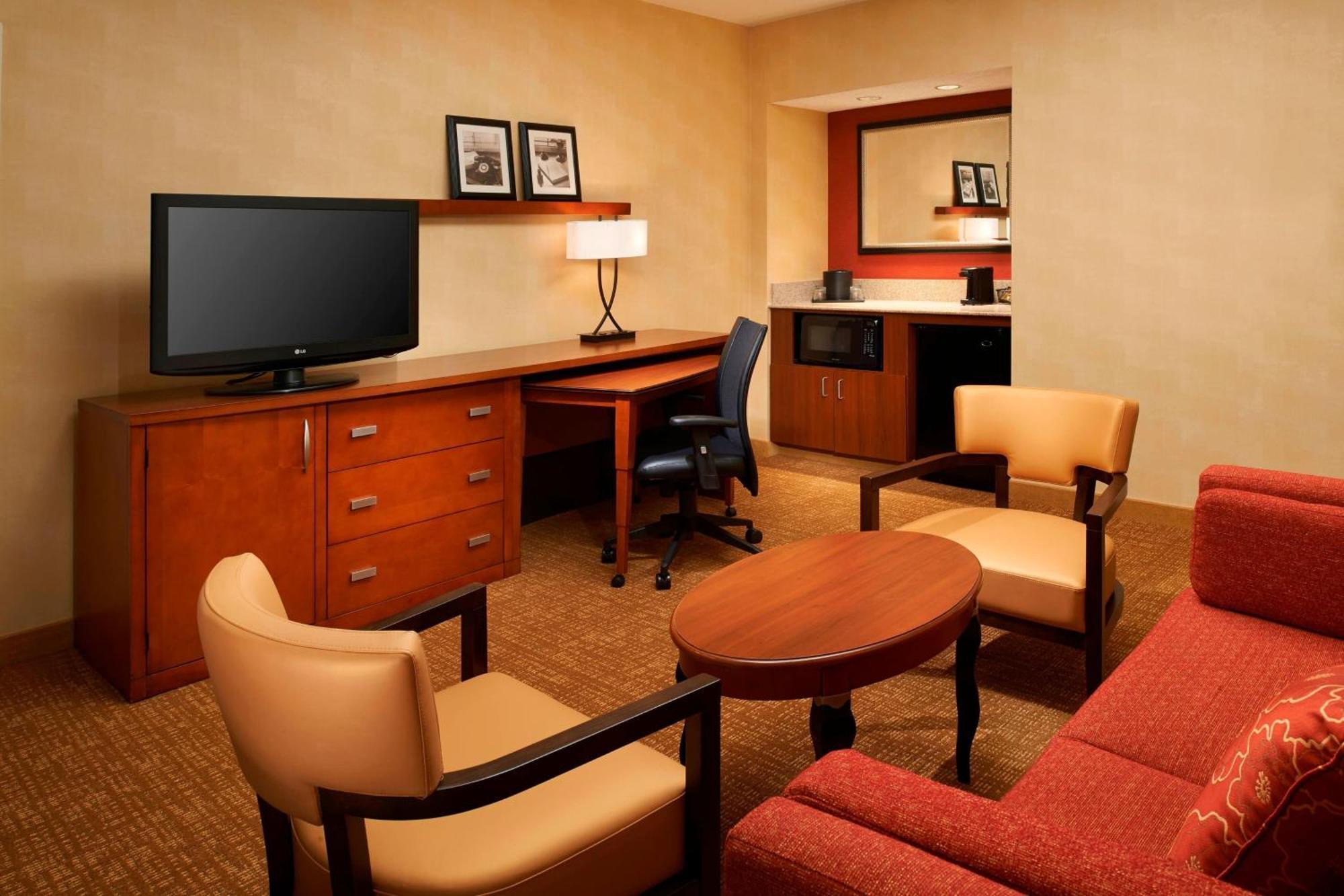 Courtyard Columbus Worthington Hotel Екстериор снимка