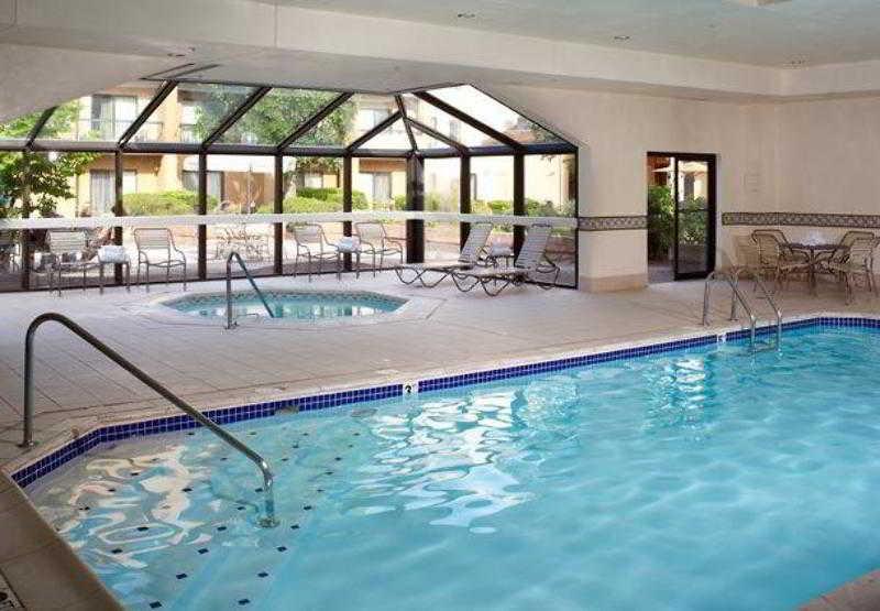 Courtyard Columbus Worthington Hotel Съоръжения снимка