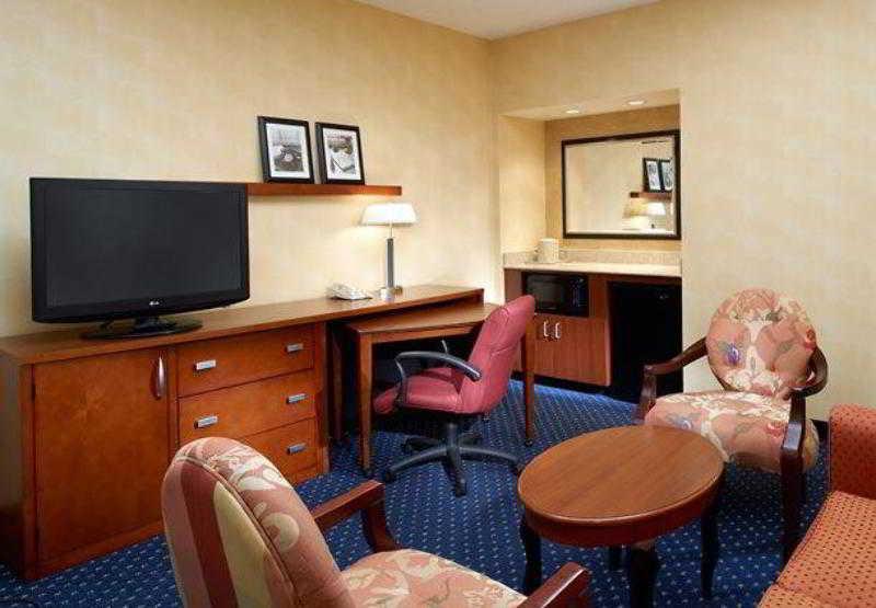 Courtyard Columbus Worthington Hotel Стая снимка